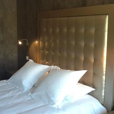 Hotel Les Deux Lions Riez Ruang foto
