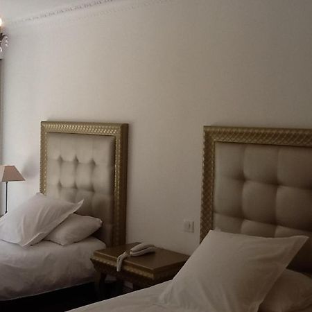 Hotel Les Deux Lions Riez Bagian luar foto