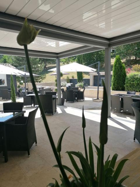 Hotel Les Deux Lions Riez Bagian luar foto