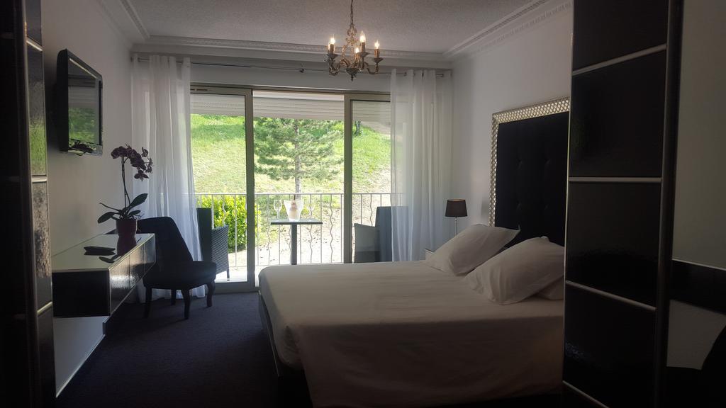Hotel Les Deux Lions Riez Bagian luar foto