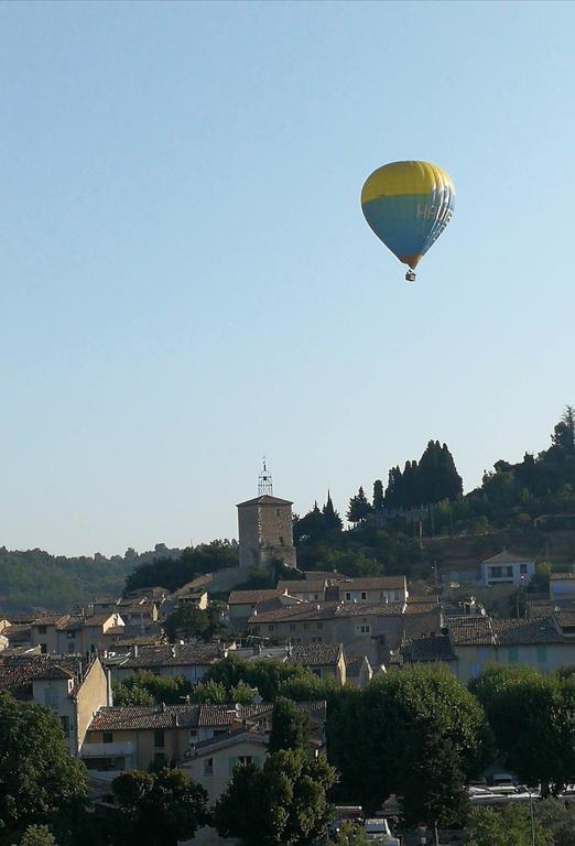 Hotel Les Deux Lions Riez Bagian luar foto