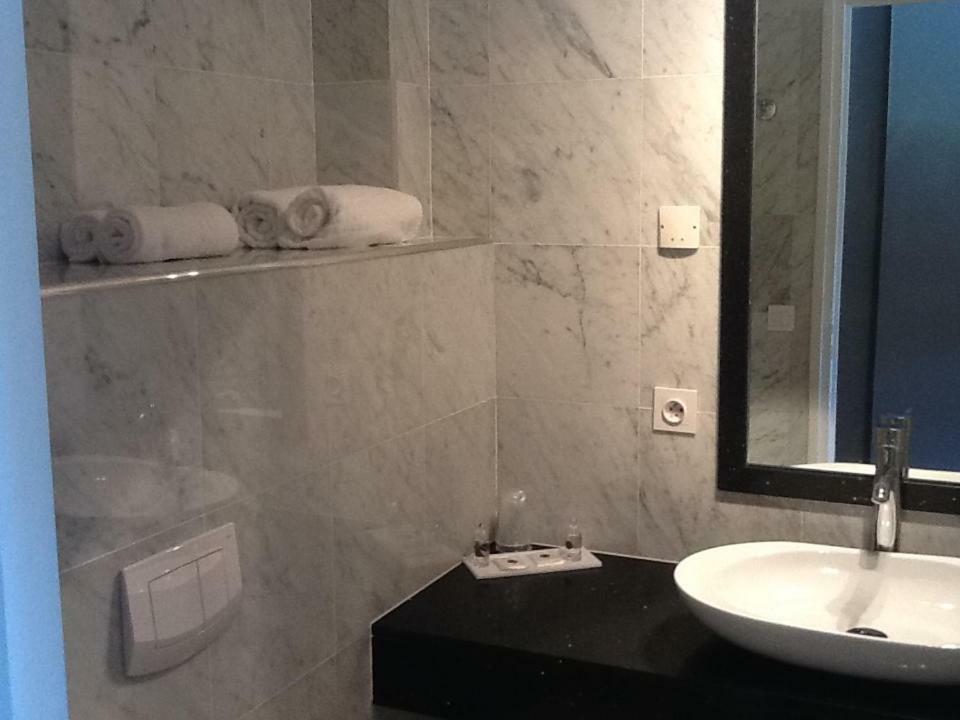 Hotel Les Deux Lions Riez Ruang foto